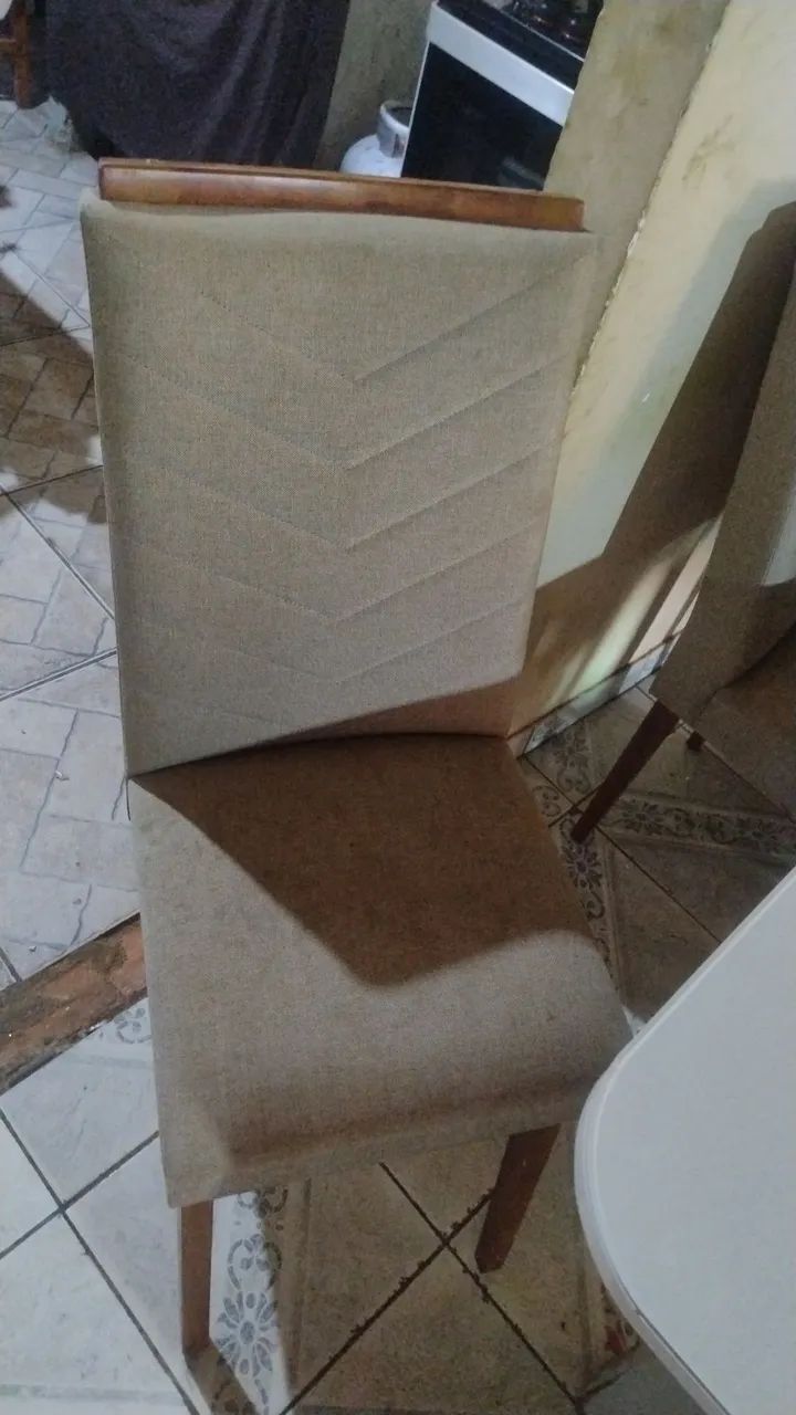VENDO MESA COM 6 CADEIRAS! - Foto 3