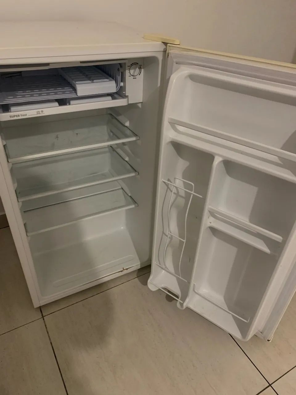 Frigobar Midea 90 litros - Branco - 110v - Foto 3