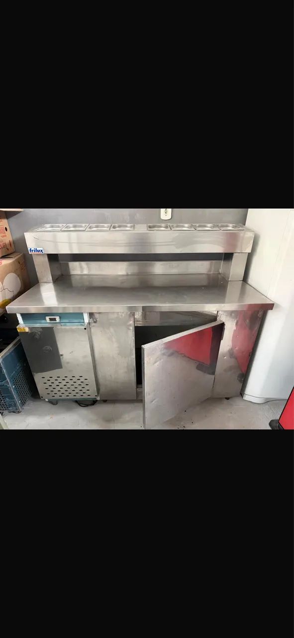 balcão refrigerado Frilux com condimentadora de 8 Cubas