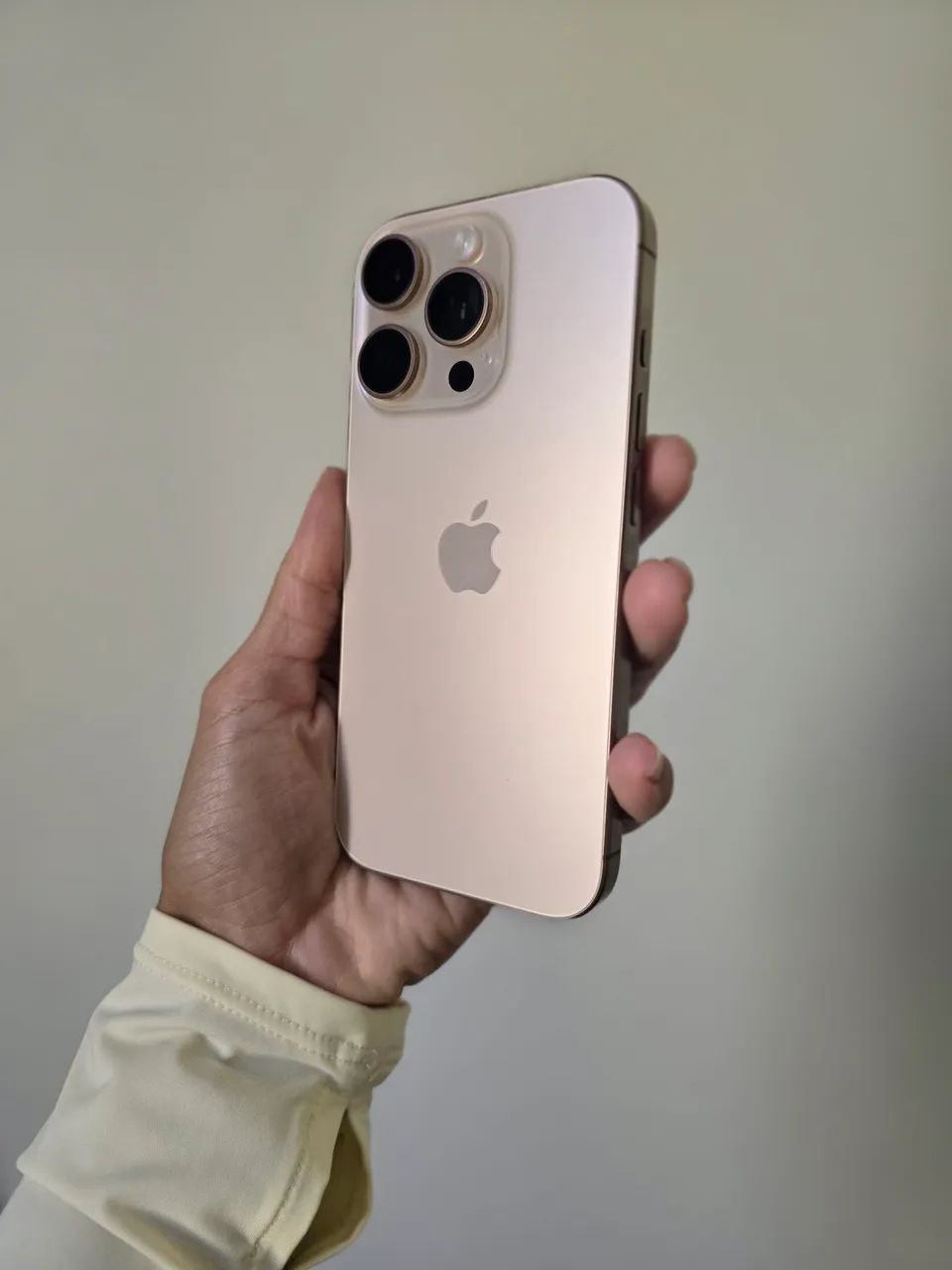 IPhone 16 Pro 256 desert - Foto 2