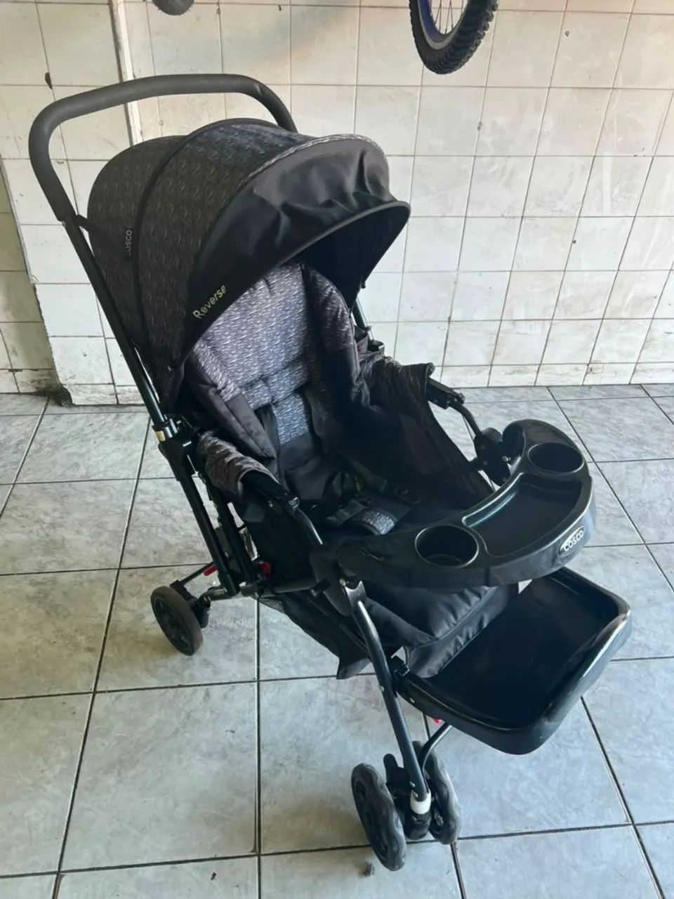 Carrinho de Bebê Cosco Reverse - Ótimo Estado - Foto 4