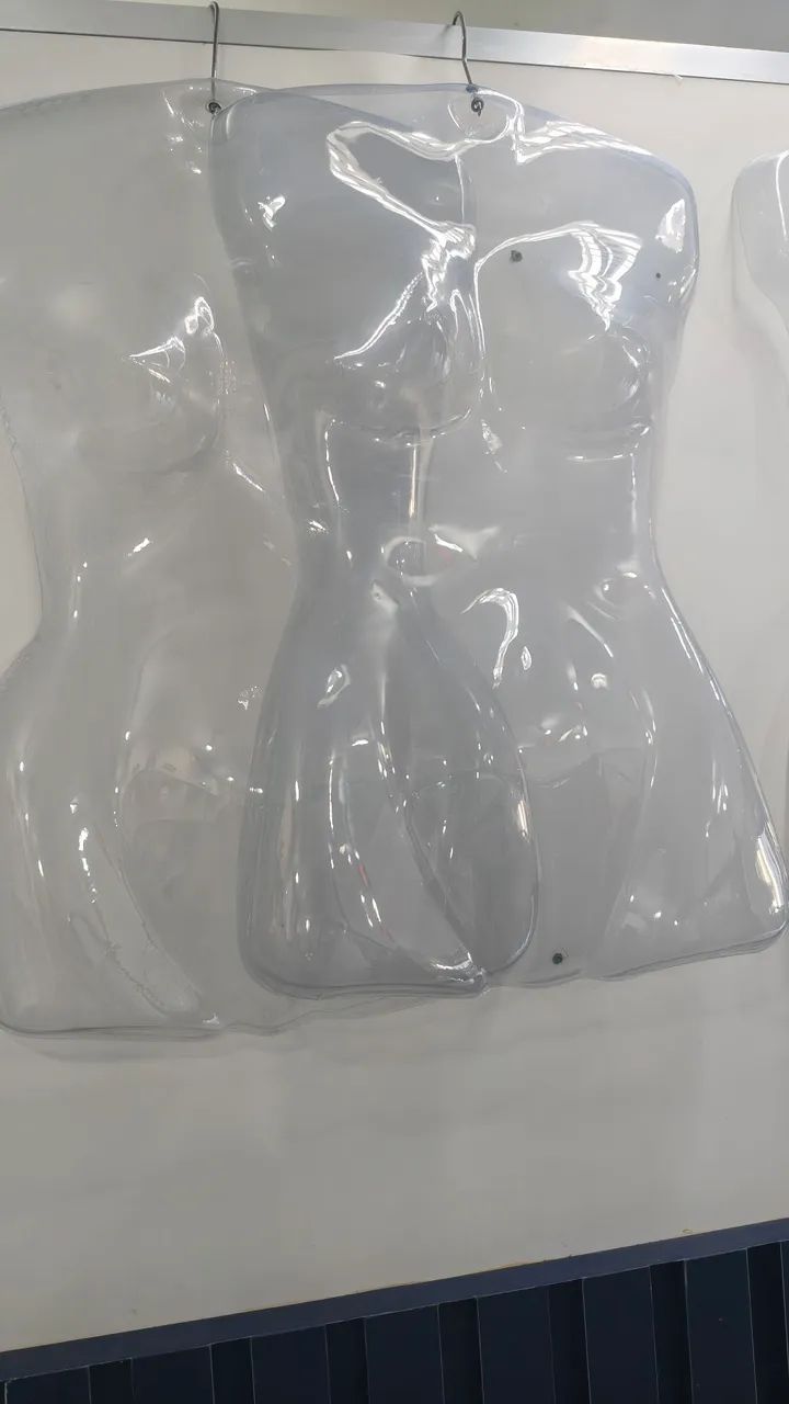 Cabide silhueta feminina transparente  - Foto 5