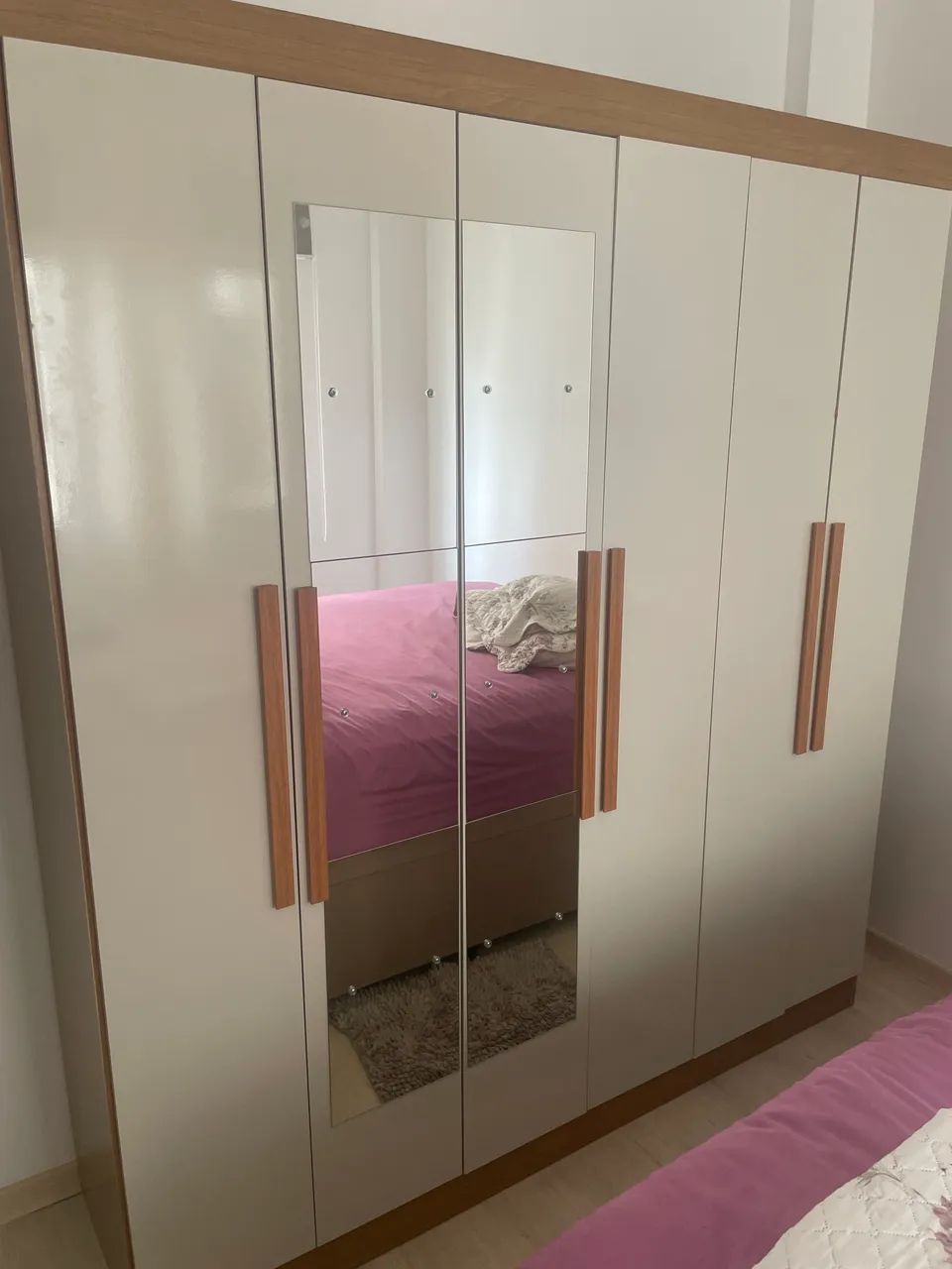 Vendo armário 6 portas