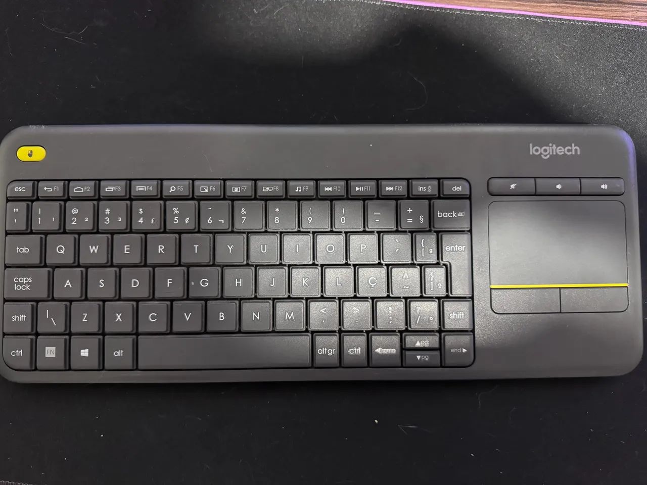 Teclado com trackpad Logitech K400+