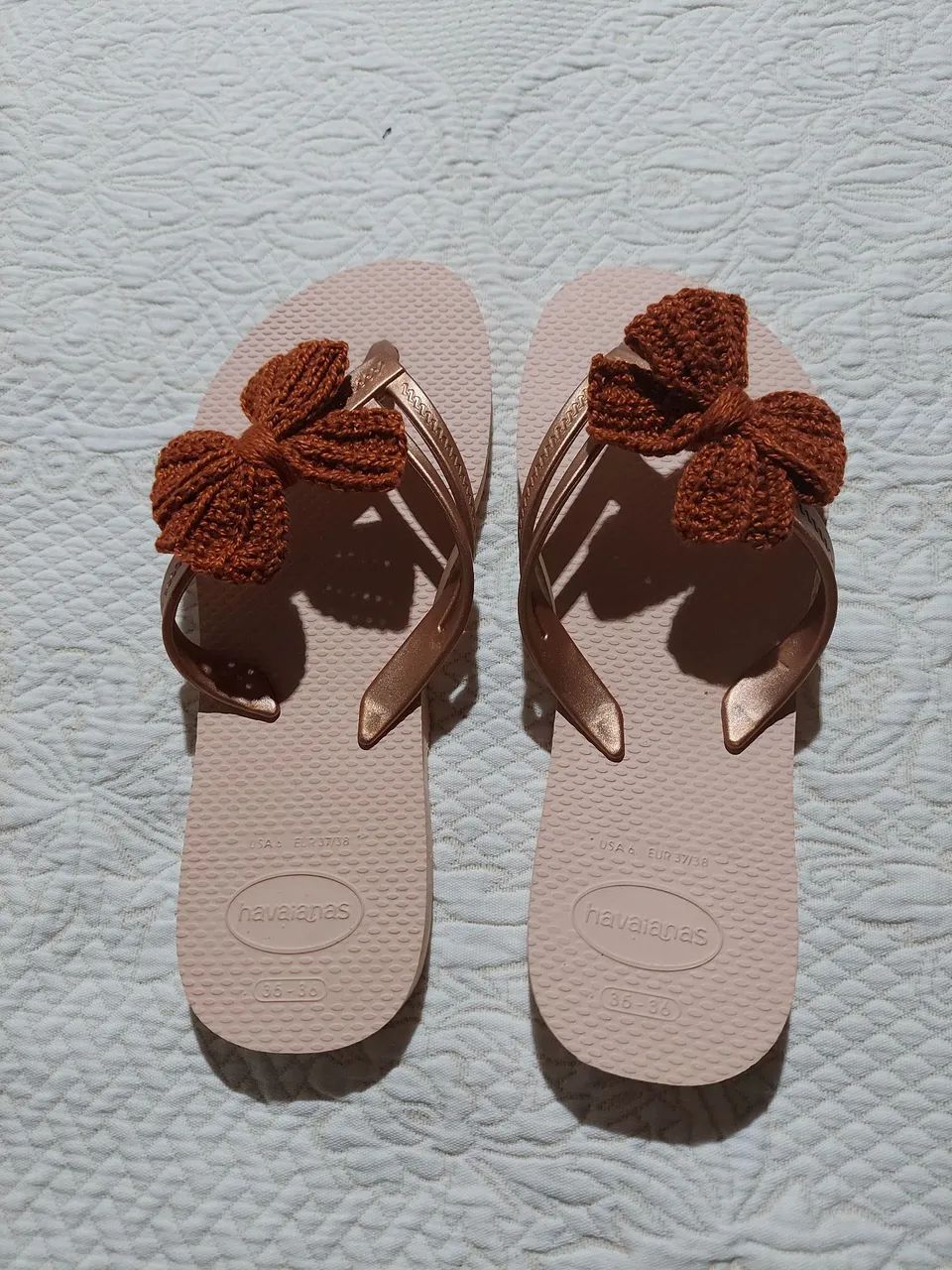 Sandália havaianas decorada em crochê 35 - Foto 2