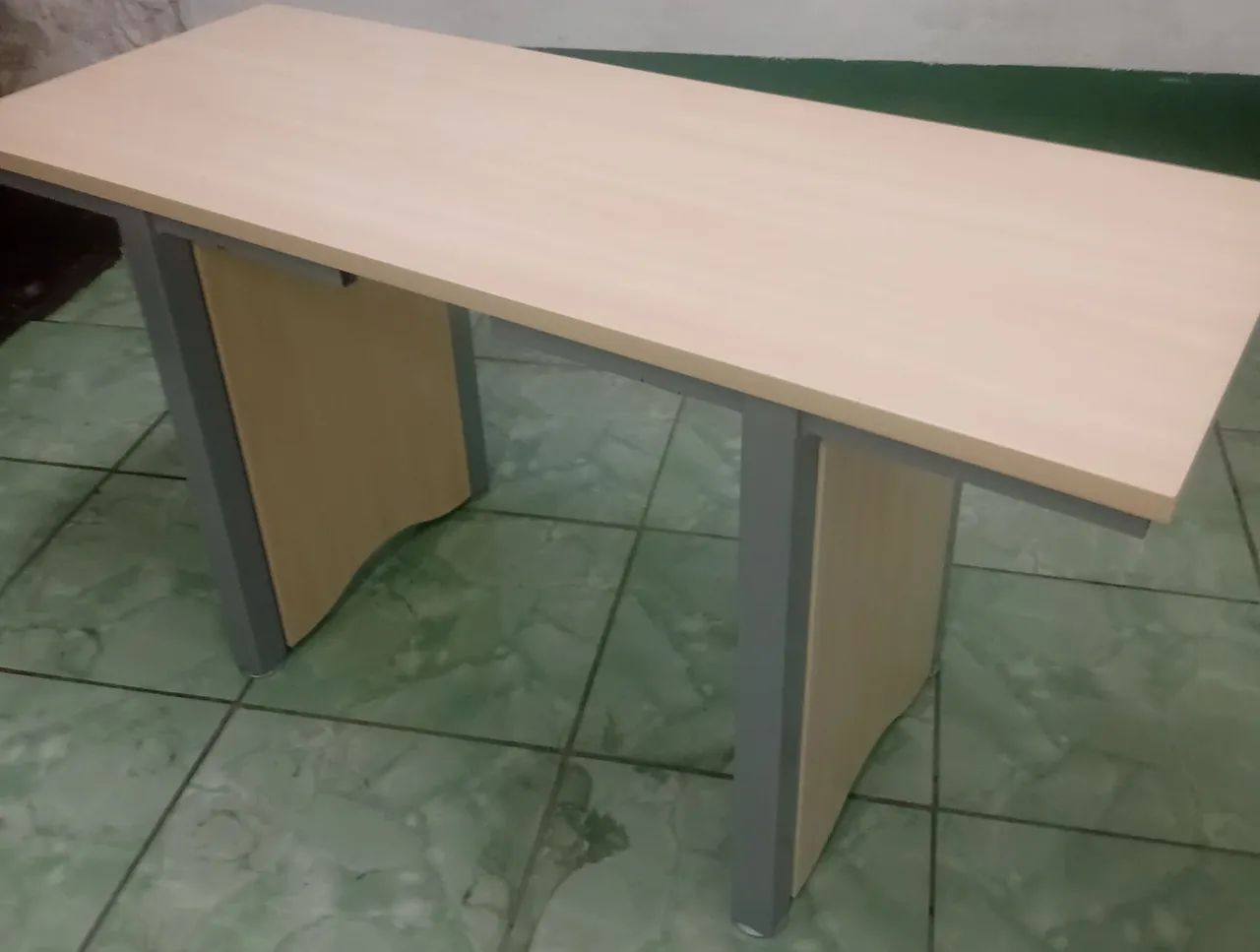 Mesa retangular com estrutura de ferro resistente - Foto 3