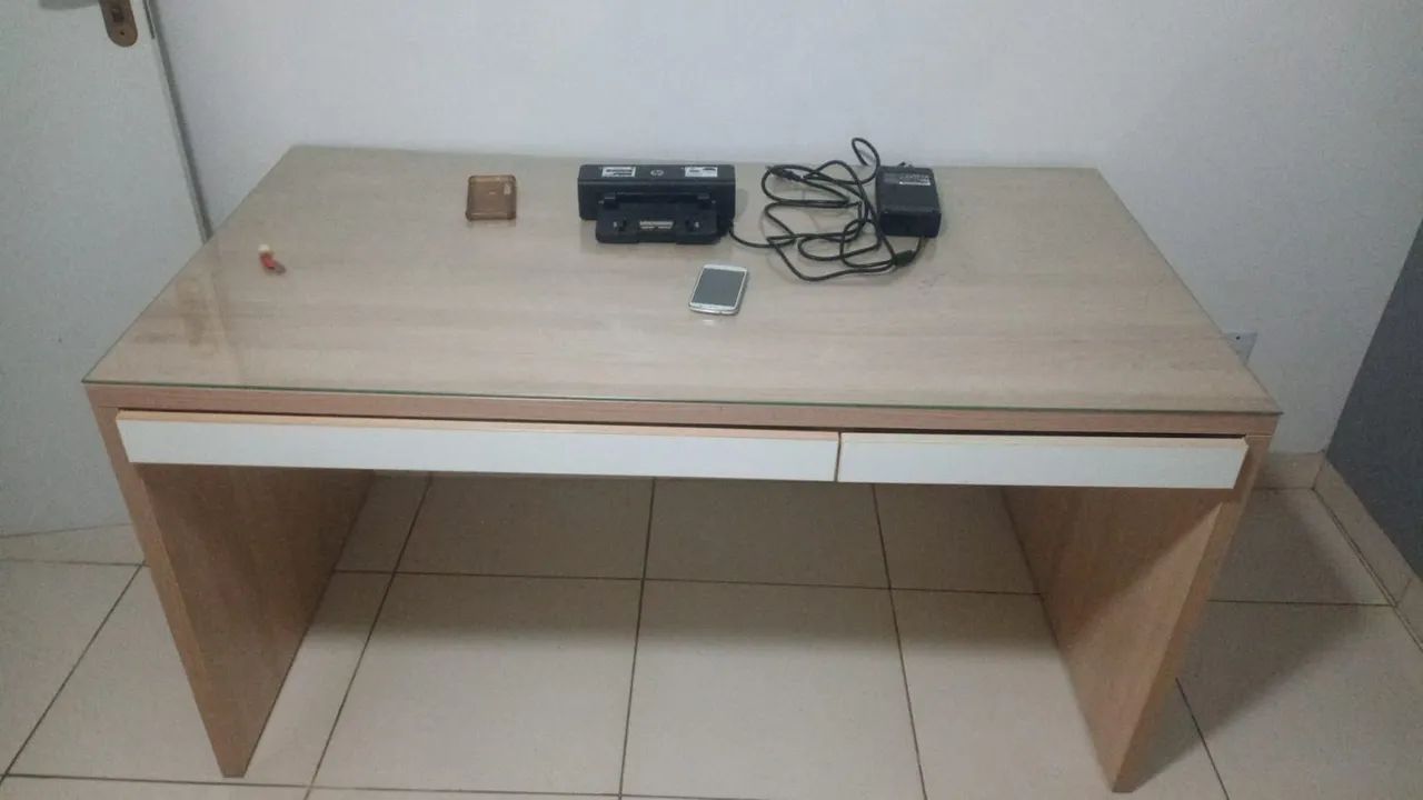 A desk for gaming or leisure—or ideal for daily tasks?