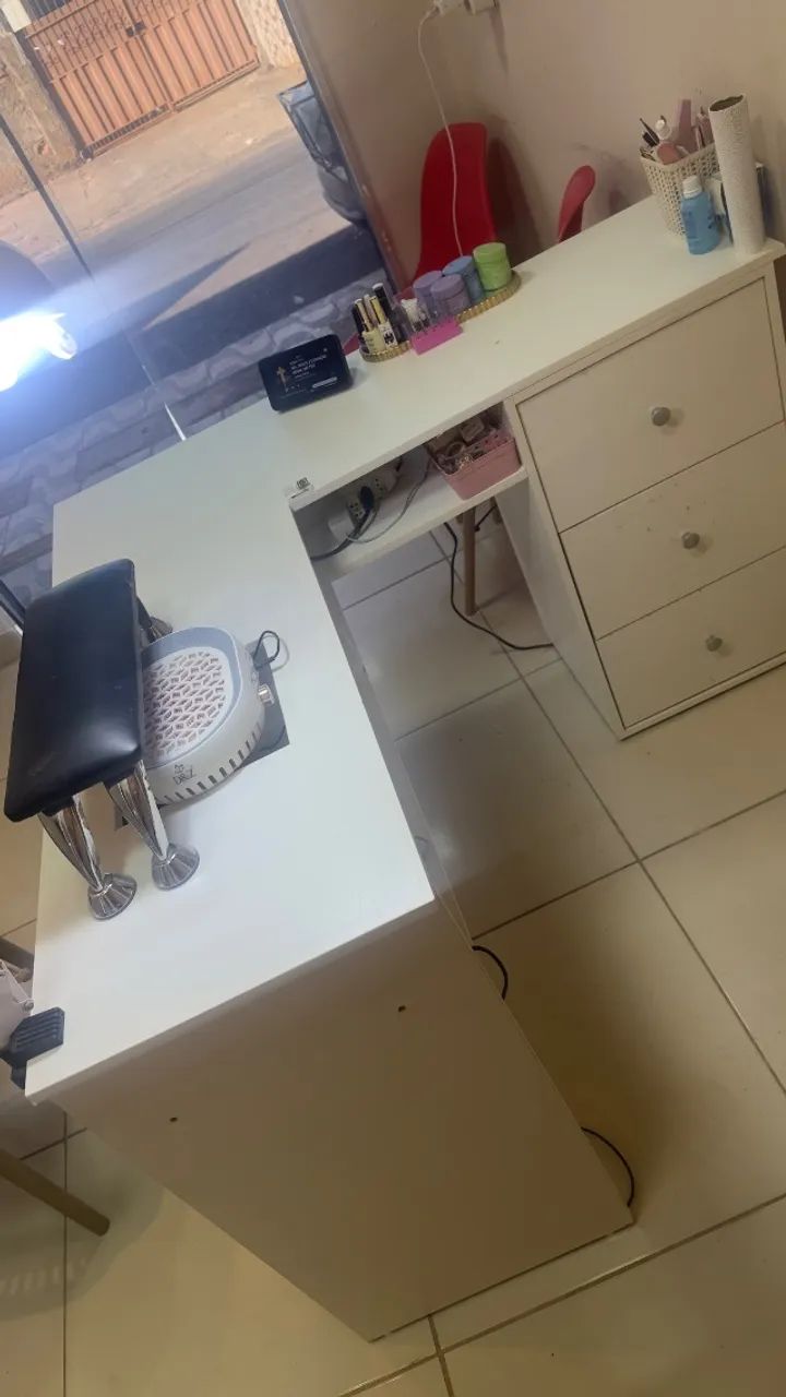 Mesa manicure em L