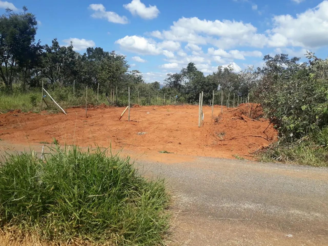 VENDE-SE TERRENO EM MATHEUS LEME 