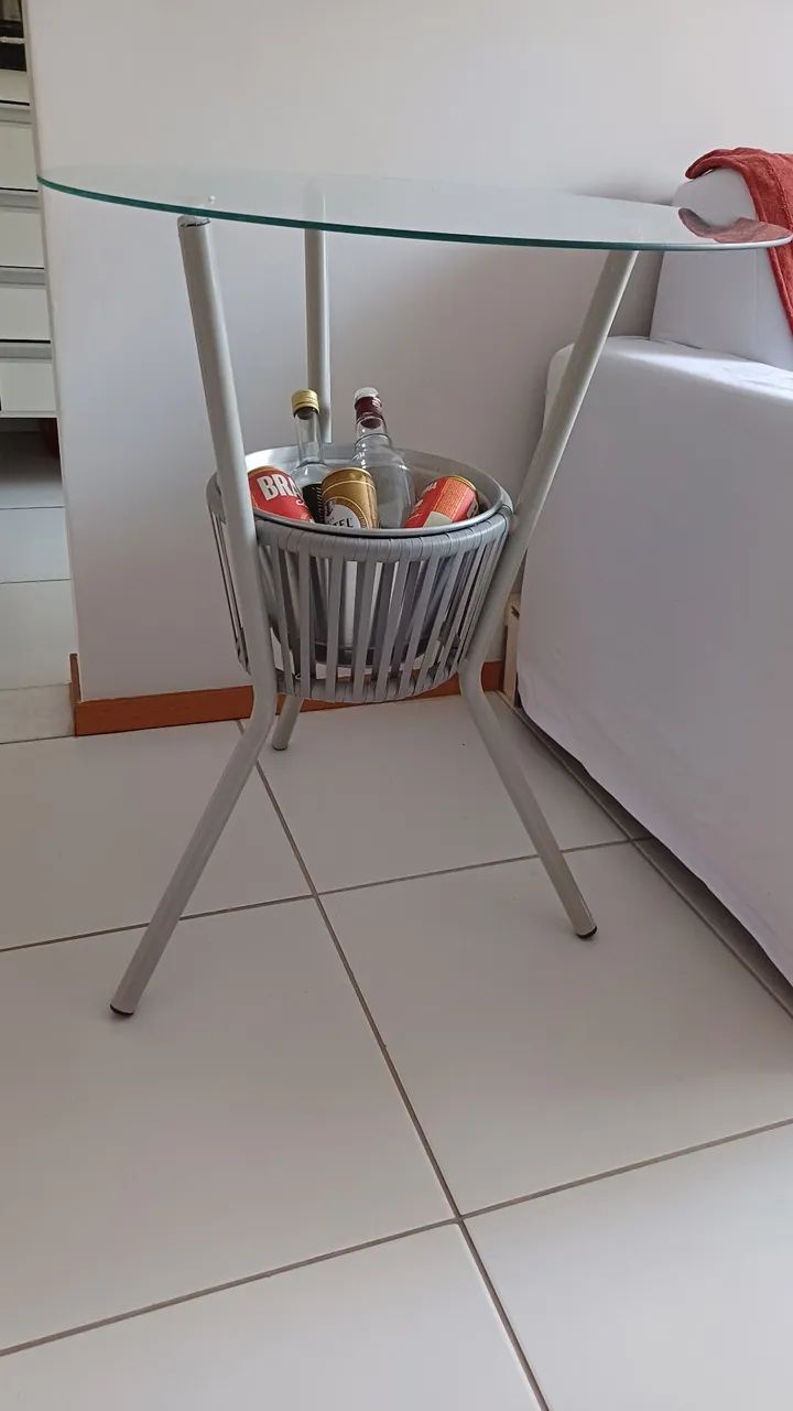 Mesa com tampo de vidro 