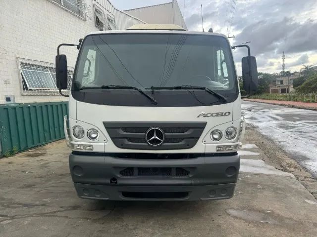 MB Accelo 815 Guincho Plataforma - Foto 3