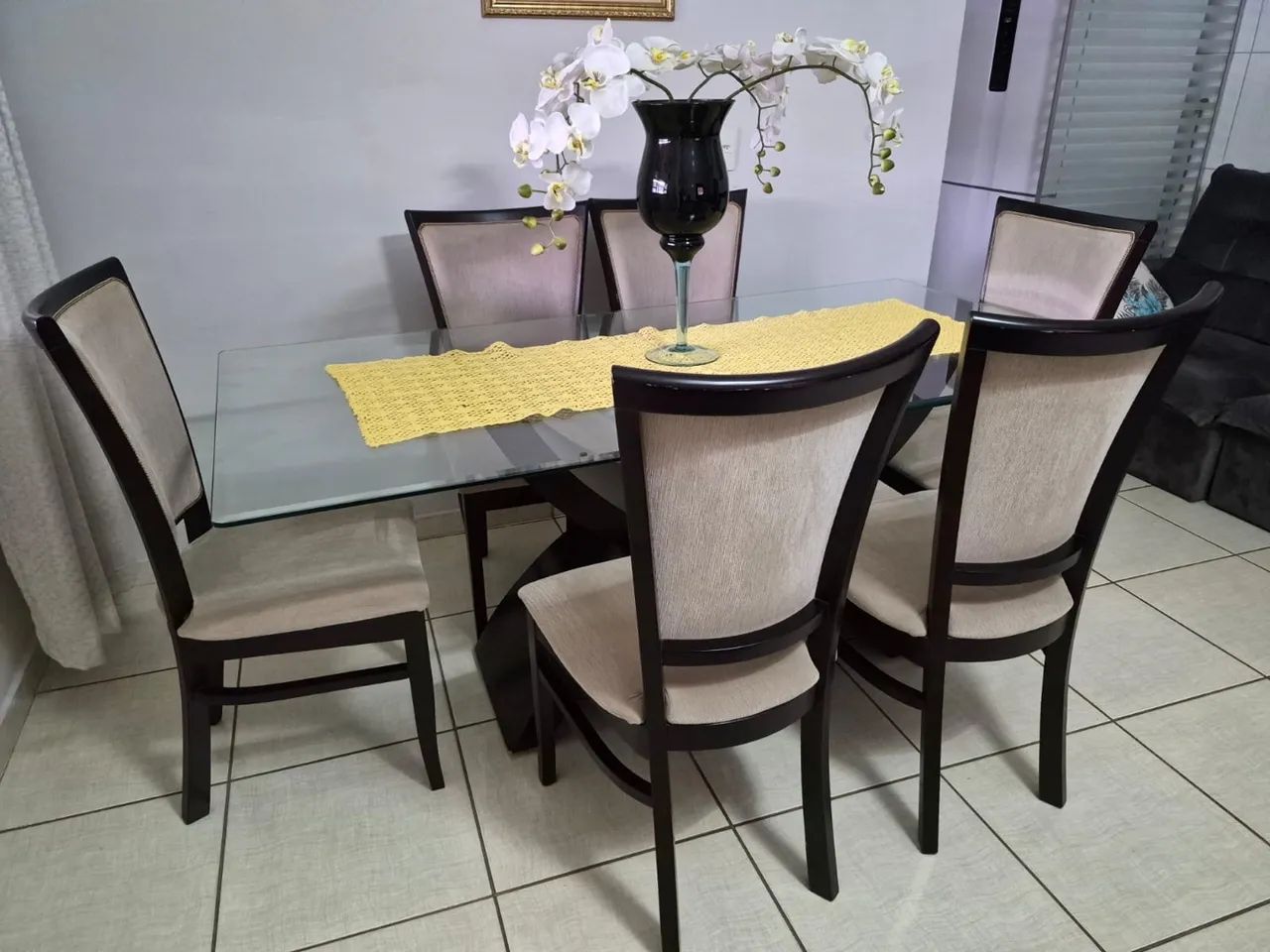 Vendo mesa com 6 cadeiras  - Foto 2