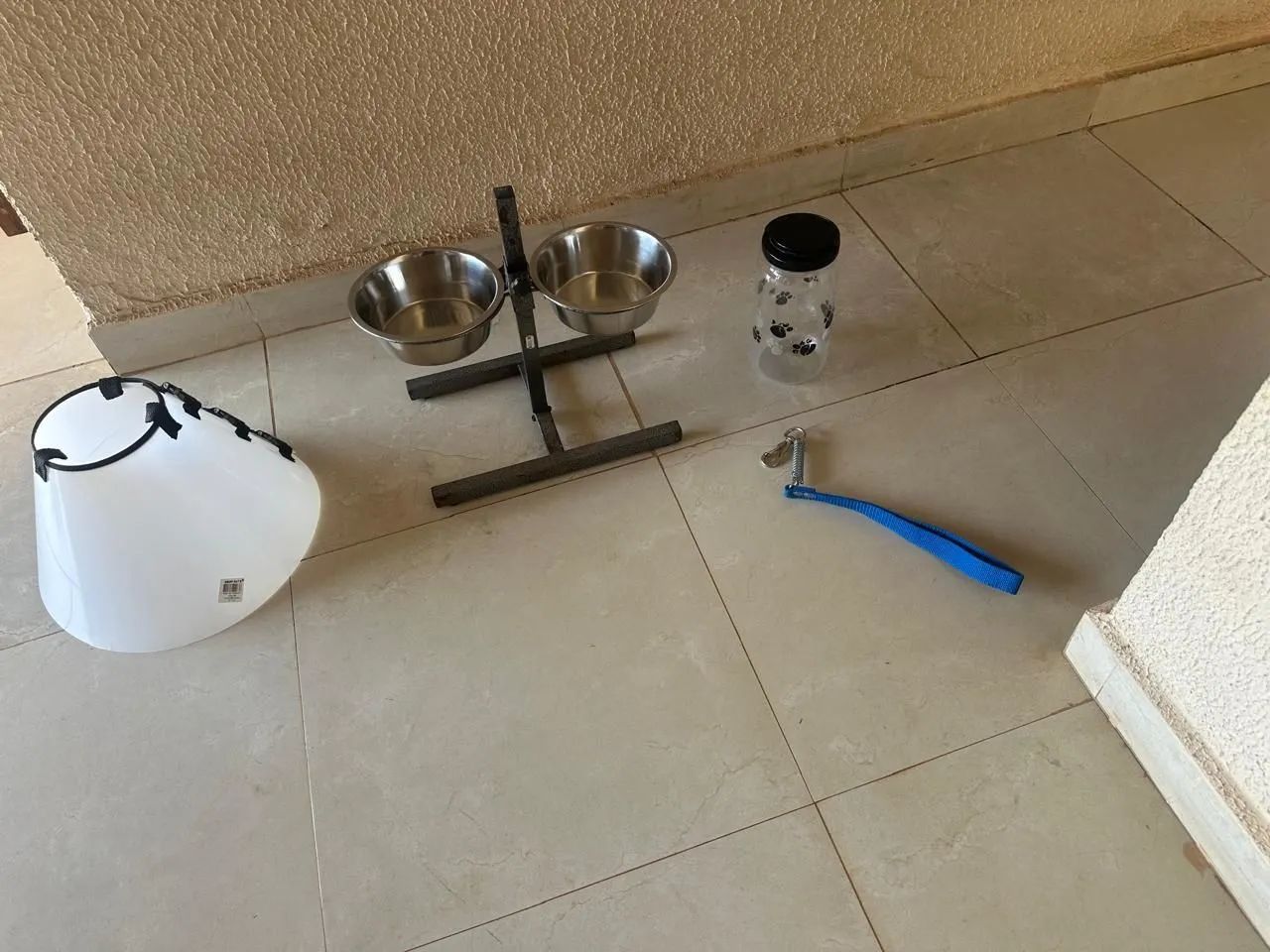 VENDO - COMEDOURO DUPLO ELEVADO PARA CACHORROS - Foto 2