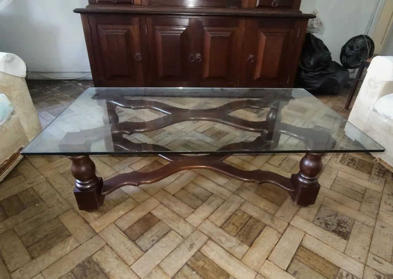MESA DE CENTRO EM MADEIRA MACIÇA E VIDRO TEMPERADO.  - Foto 2