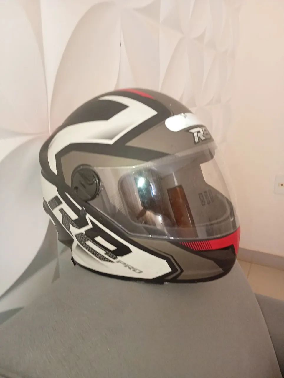 Capacete top