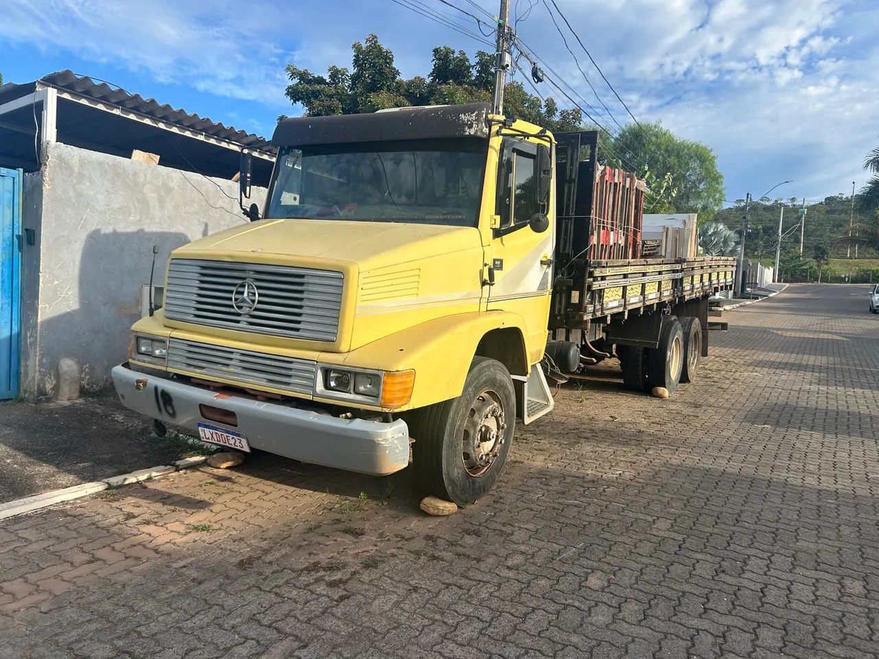 Caminhao Mercedes 1620. Ele e 1214 mas todo 1620