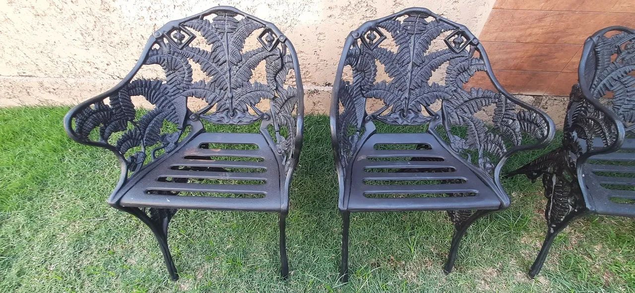 Conjunto de mesa e cadeiras  Samambaia em Alumínio Fundido usado - Foto 4