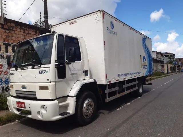 VENDE CAMINHÃO FORD CARO 1317 ANO 2011 - Foto 2
