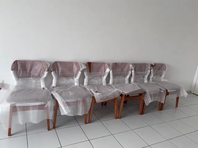 Conjunto de 6 cadeiras de madeira maciça 