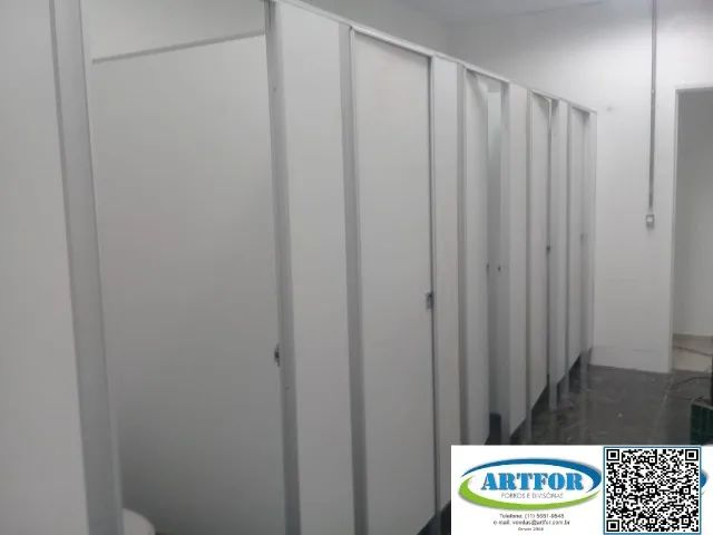 Divisória Sanitária Naval, na Cor Cimento Queimado. Venda e Instalação, Artfor Divisórias.