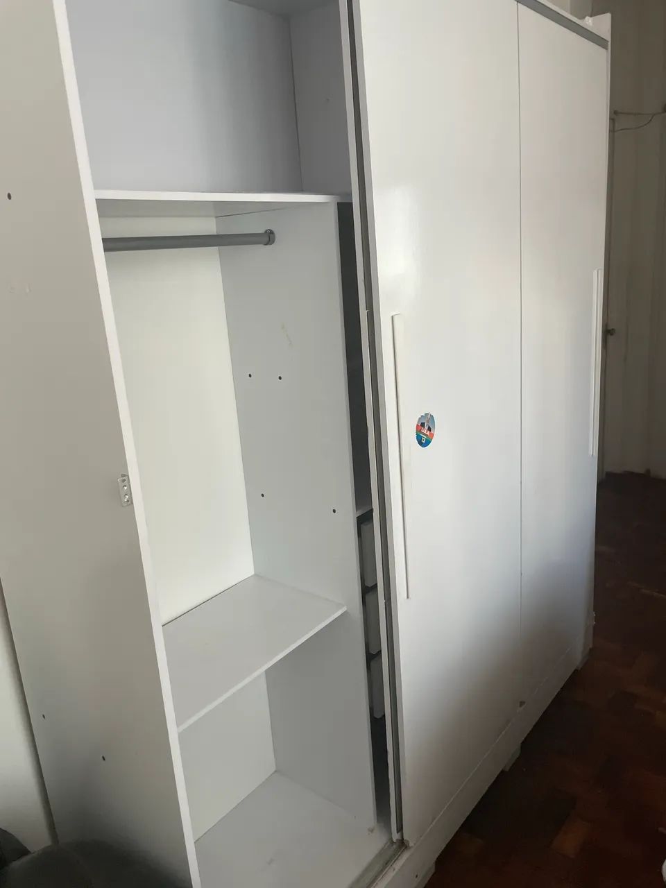 Guarda roupa de 3 portas de Correr com Espelho  - Foto 2