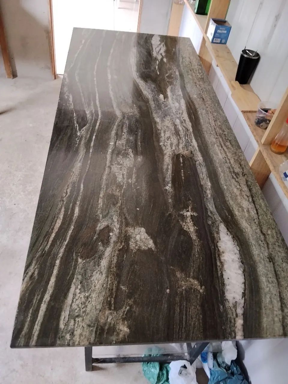 Mesa de granito e metalon 