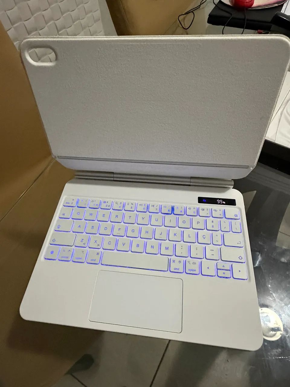 Vendo teclado Bettdow, estilo Magic Keyboard, compatível com iPad 10ª e IPad 11 A16
