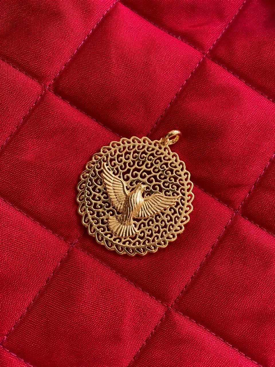 Mandala Dourada Rommanel com Pomba - Pingente Elegante 