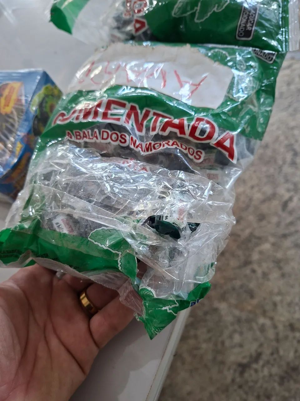 Bombom Comentada Menta + Chiclete Hot Wheels Monster Trucks - Foto 4