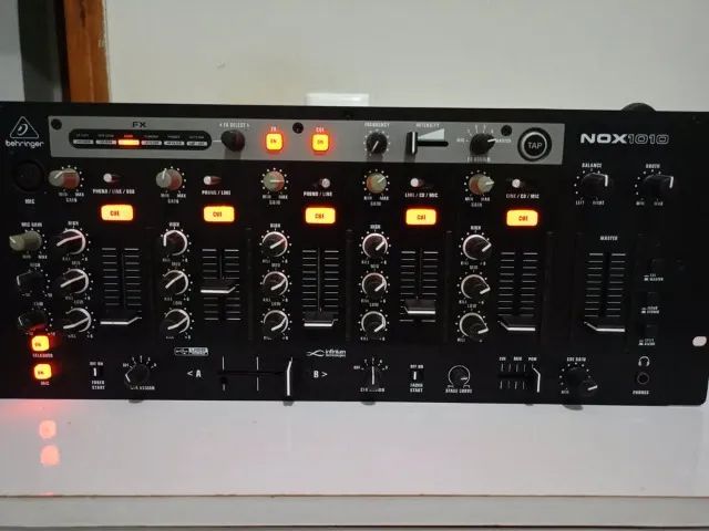 Mixer Behringer nox1010