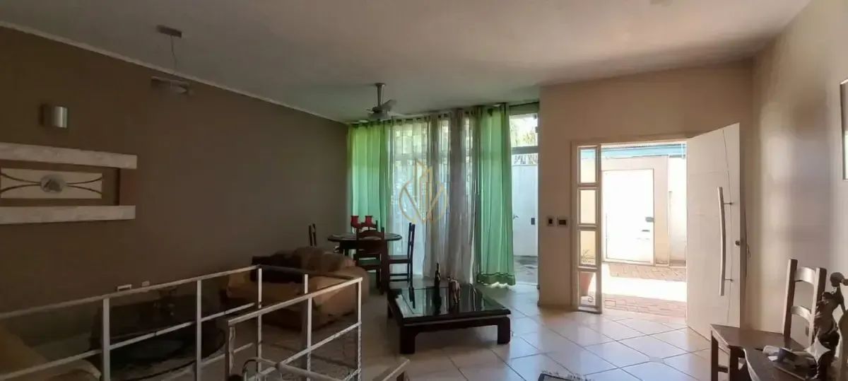 Casa a venda com 4 suítes no Bairro Nova Mogi Mogi Mirim com 450m²