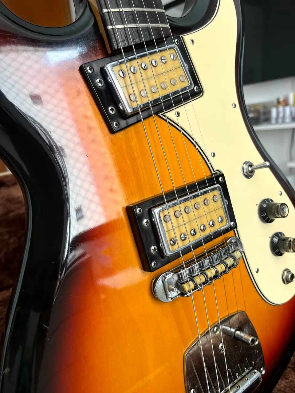 Guitarra Univox Hi-Flier Phase III (RARIDADE 1974) - Instrumentos