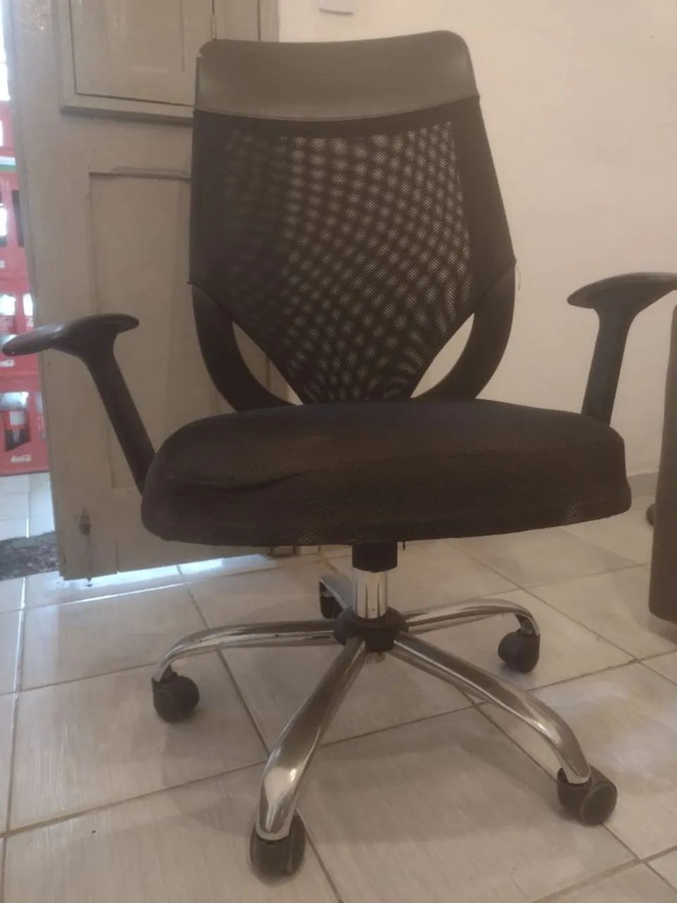 Cadeira escritório ótimo estado  - Foto 3