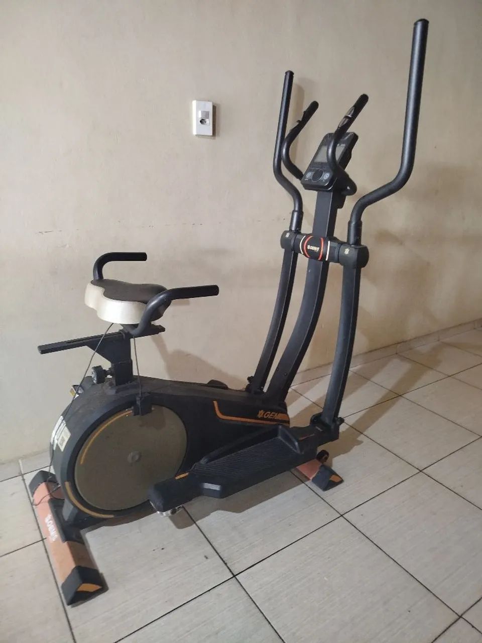 Elíptico com bicicleta 