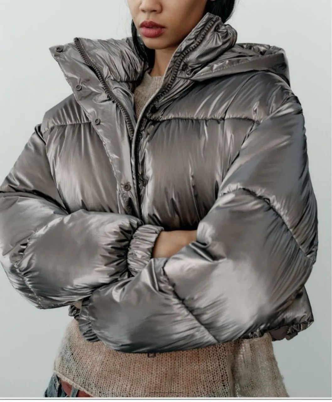 jaqueta puffer zara cropped prata m - Foto 4