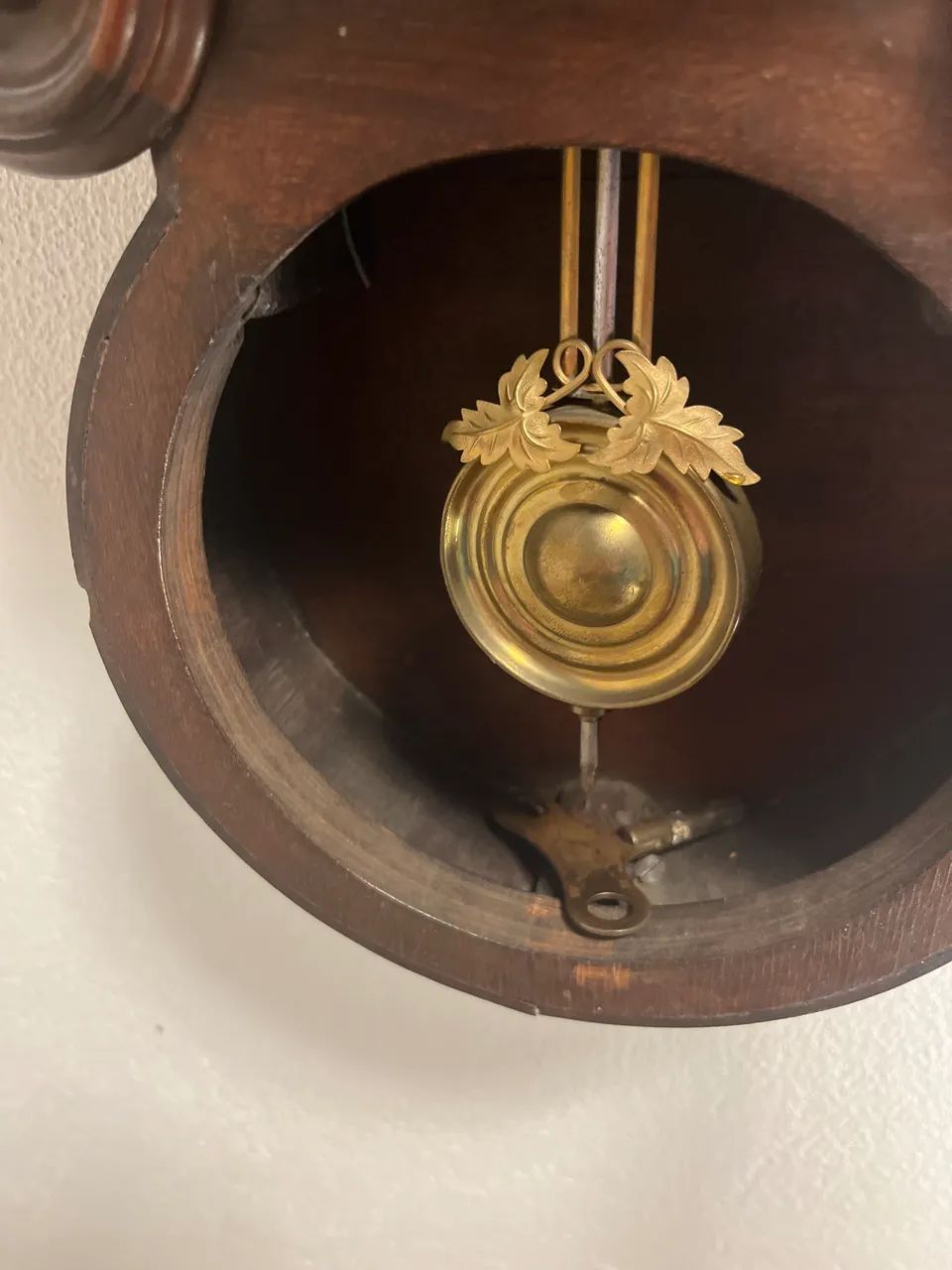 RELÓGIO ANTIGO DE PAREDE MECÂNICO - FUNCIONANDO PERFEITAMENTE - Foto 3