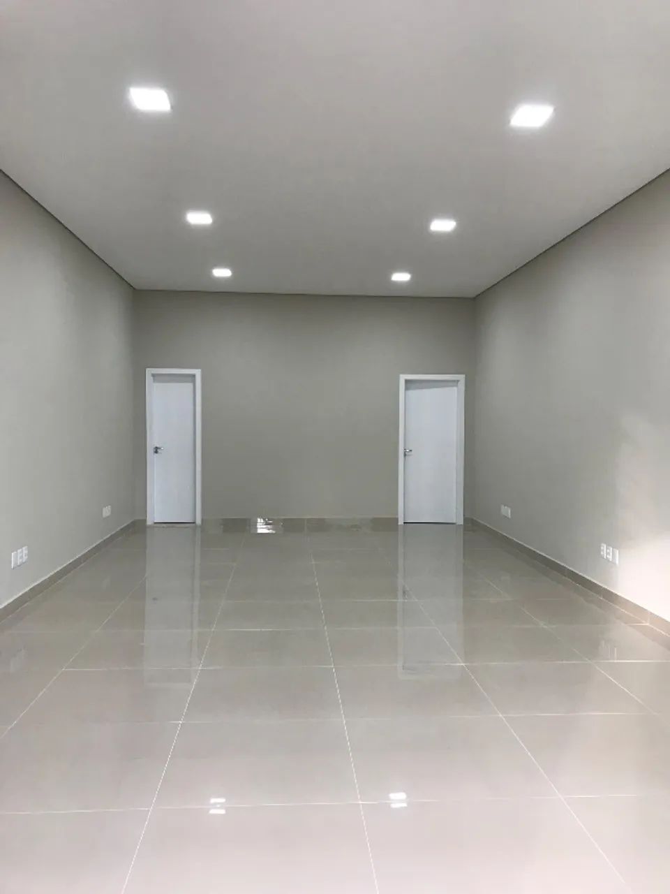 Aluga-se salas comerciais em excelente localização