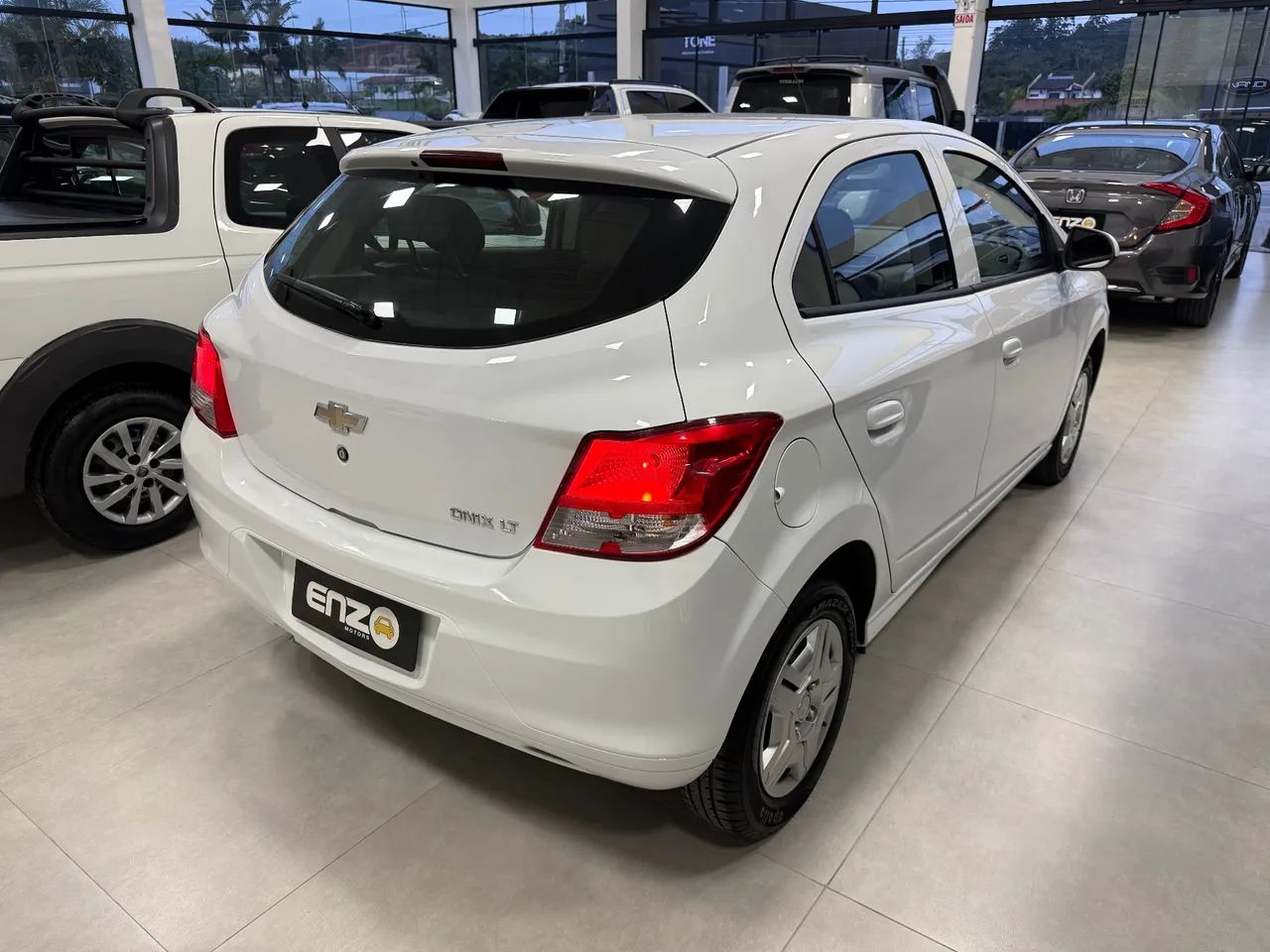 Chevrolet Onix Hatch LT 1.0 8V Flex Mec. 4P 2015 - Foto 4