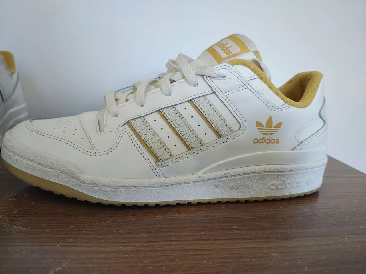 Tênis Adidas Fórum Low CL 41 usado