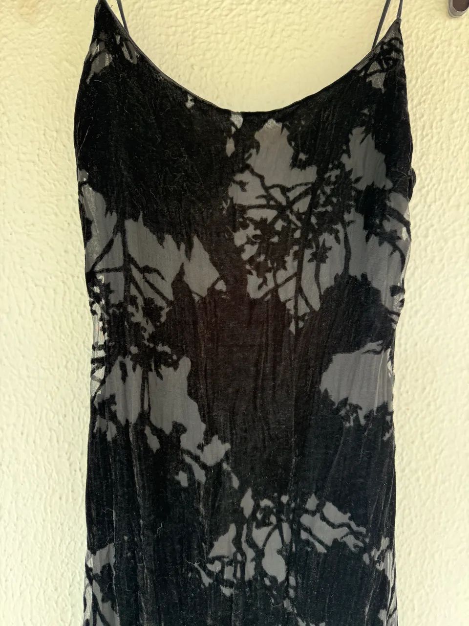 Vestido Preto em Tule com Veludo Devorê e Alças Finas - Elegante