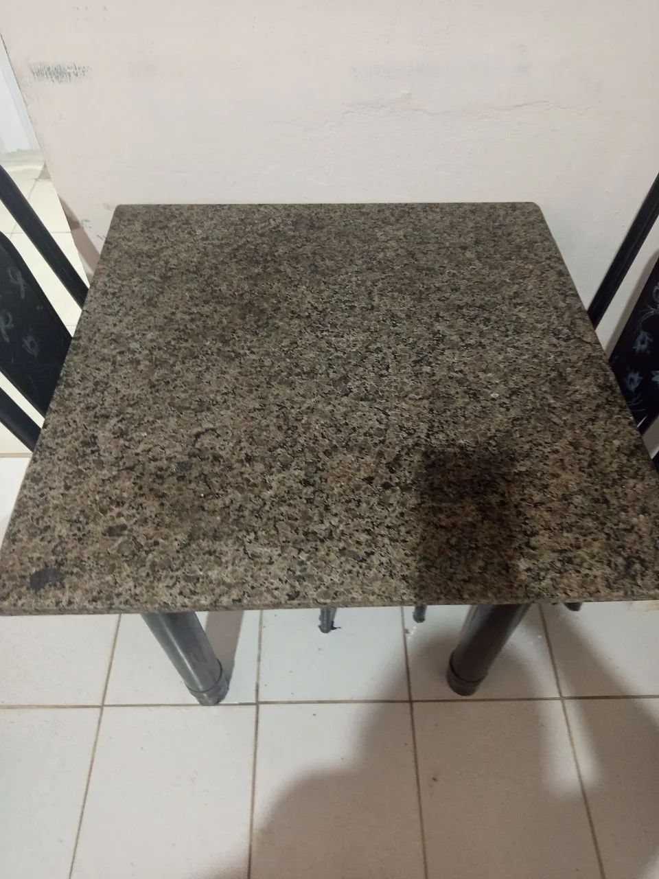 Mesa de mármore com 4 cadeiras  - Foto 2