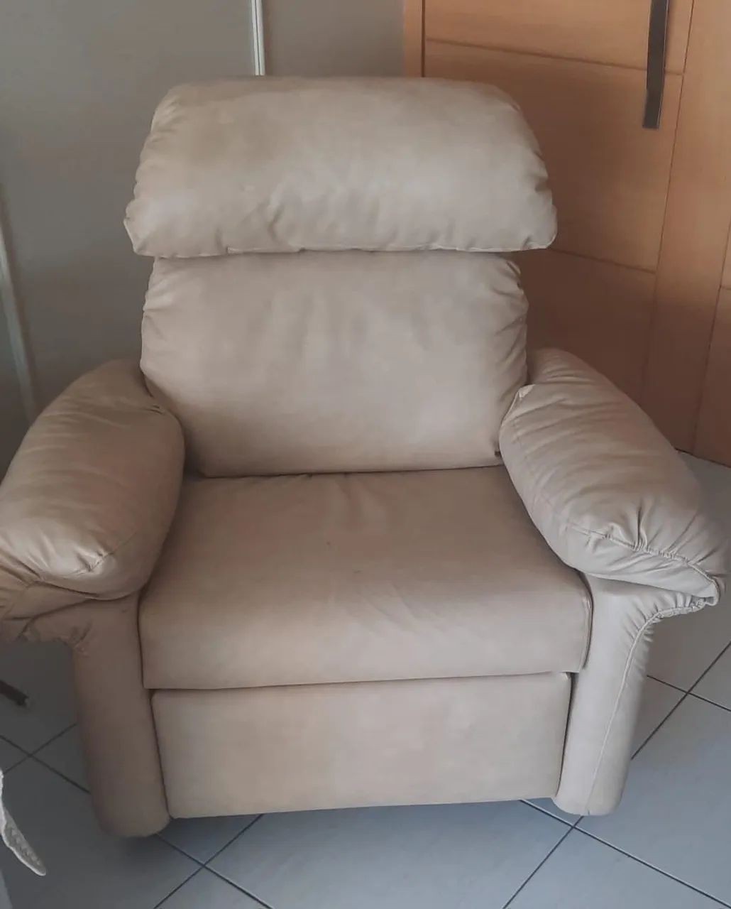 Poltrona do papai em couro, excelente estado e super confortável!! - Foto 2