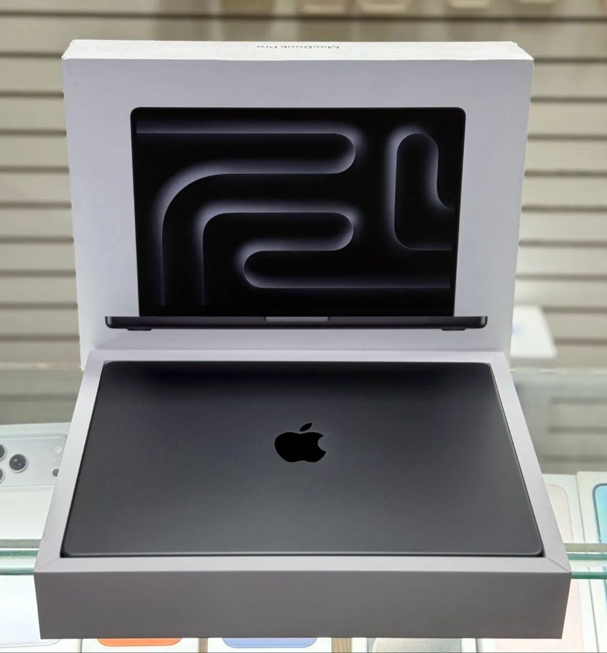 Macbook pro 14 polegadas chip m5 pro 24gb / 1tb apenas 2 ciclos LOJA FÍSICA ( 24 / 1 tb )