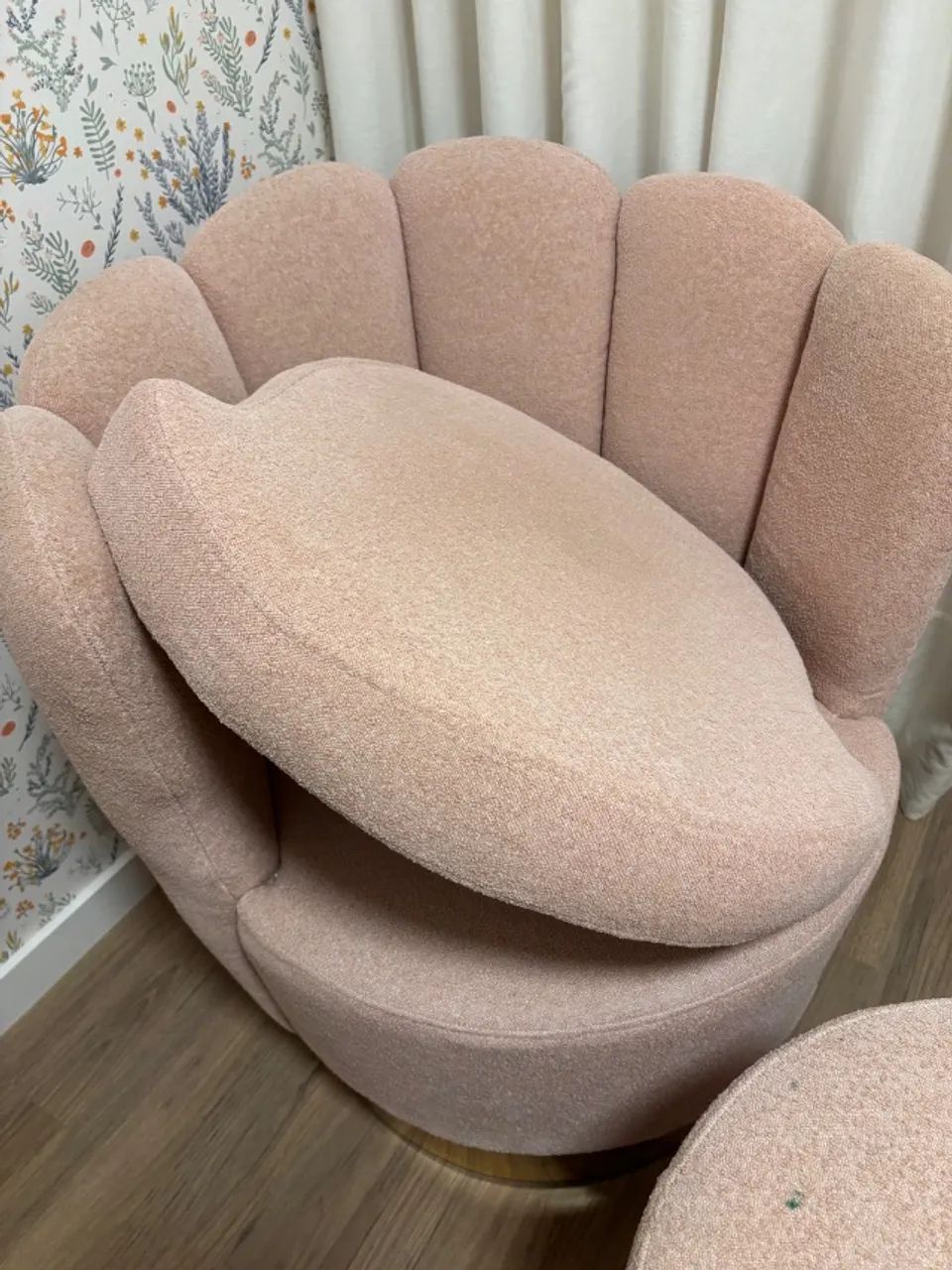 Poltrona petala fixa com puff rosa - Foto 4