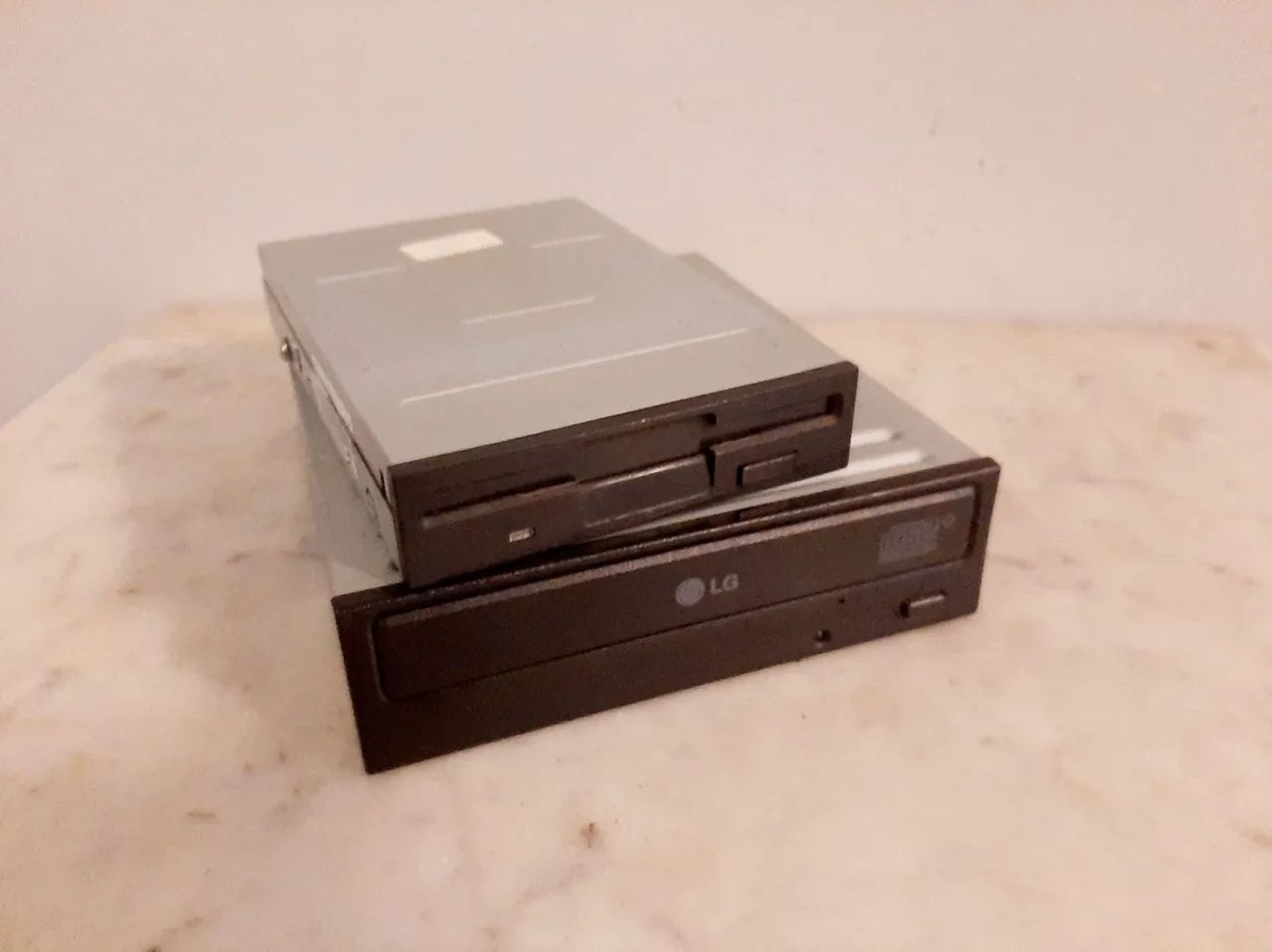 Gravador de CD e Floppy Disk 1.44mb. - IDE e FDD,
