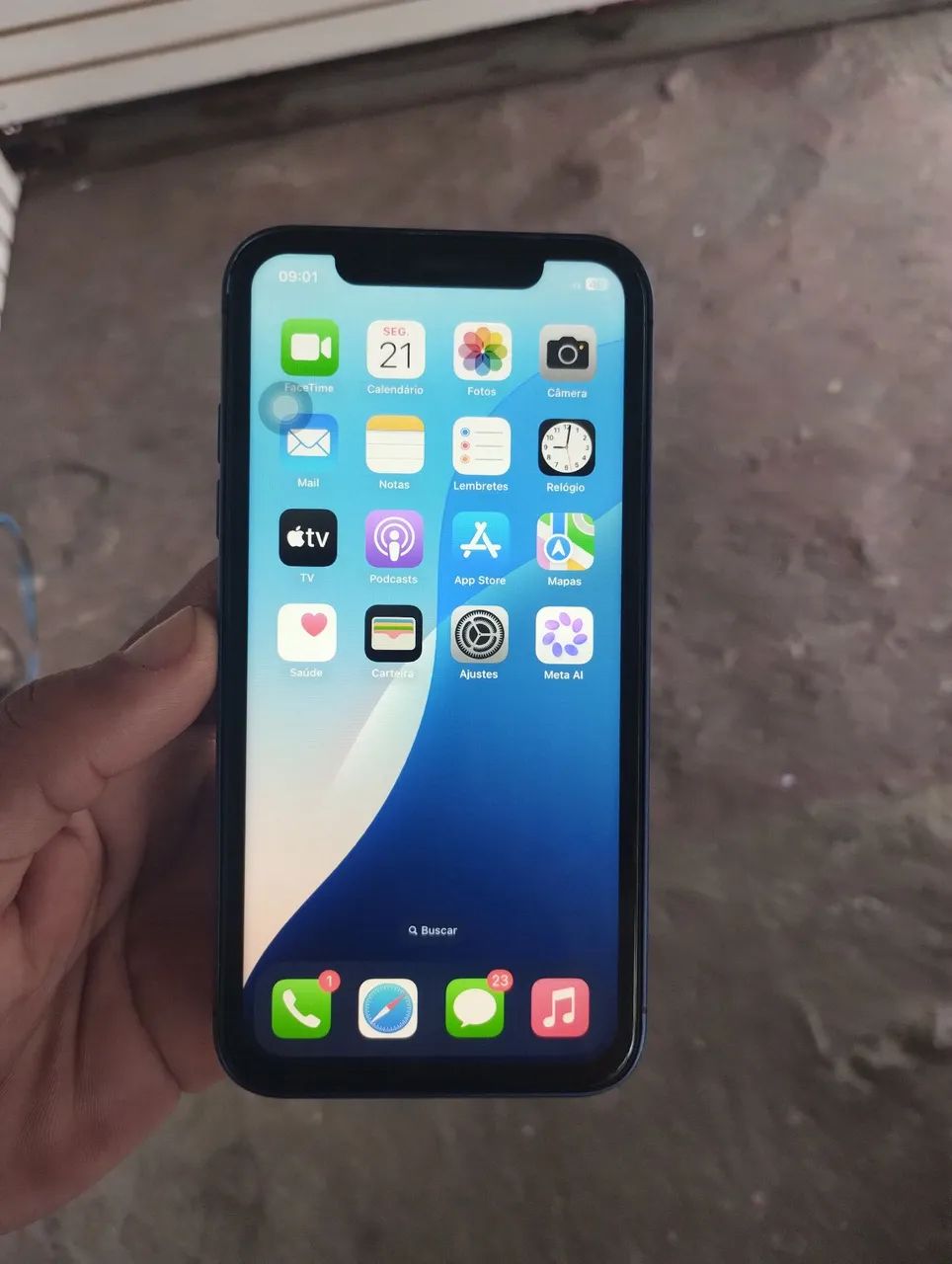 Vendo lindo iPhone 11 na carcaça do 17 pro  - Foto 3