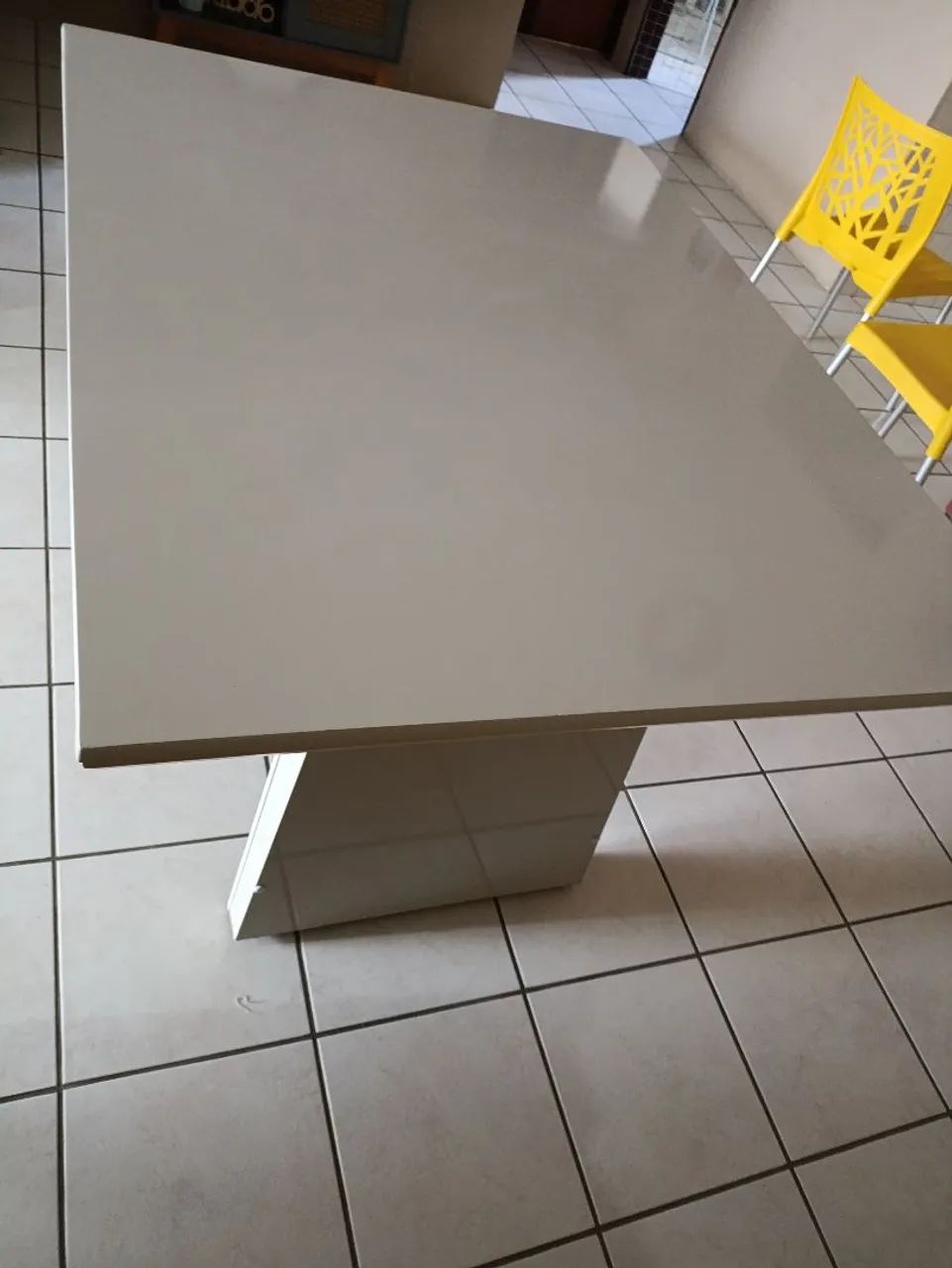 Mesa de jantar em MDF 