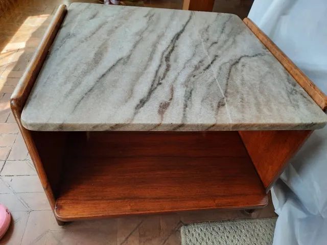 Mesa de canto Quadrada usada em ótimo estado