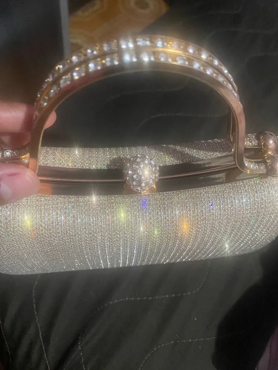 Vende se bolsa de mão dourada  - Foto 3