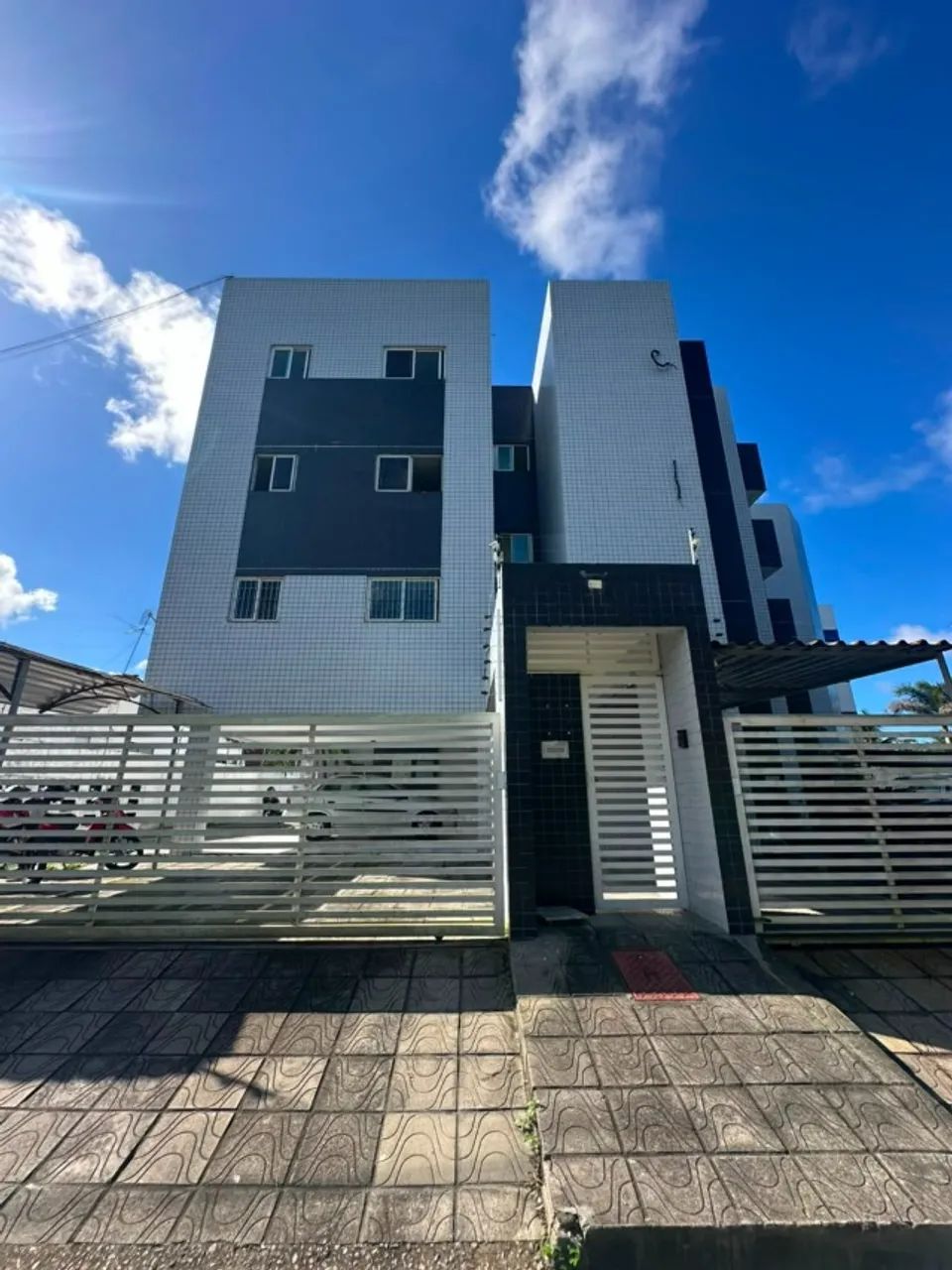 Apartamento no Cuiá com 2 quartos sendo 1 suíte.